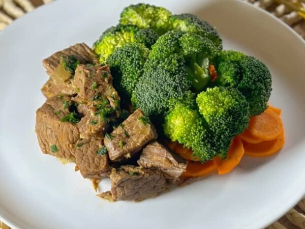 ChefCot-lowcarb-patinho-em-cubos-mix-de-legumes-opt.jpg