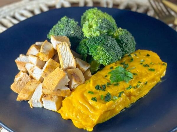 Chefcot-lowcarb-frango-em-cubos-purê-de-abóbora-mix-de-legumes-opt.jpg